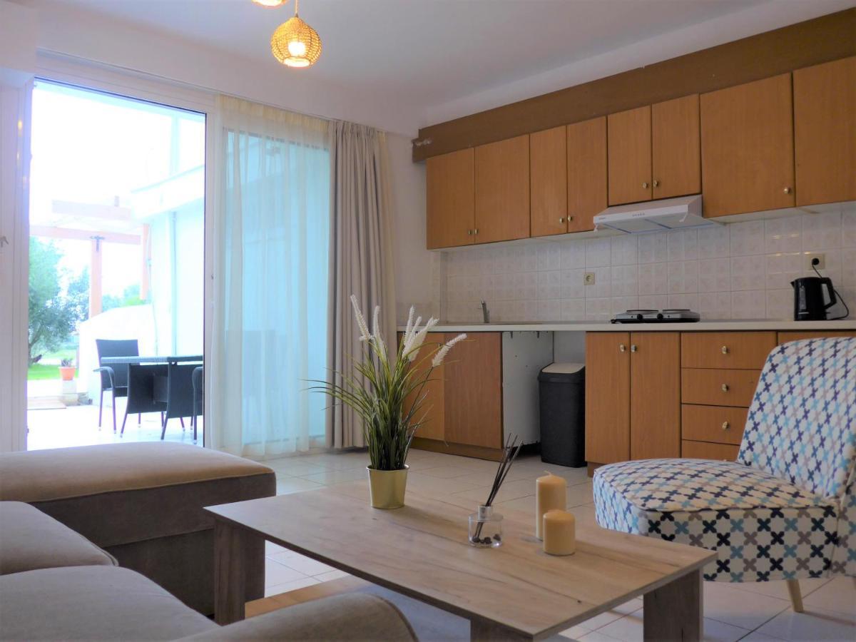 Kalamaki Plaza Apartments Bagian luar foto
