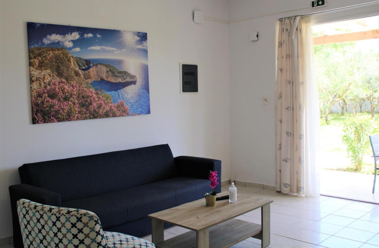 Kalamaki Plaza Apartments Bagian luar foto