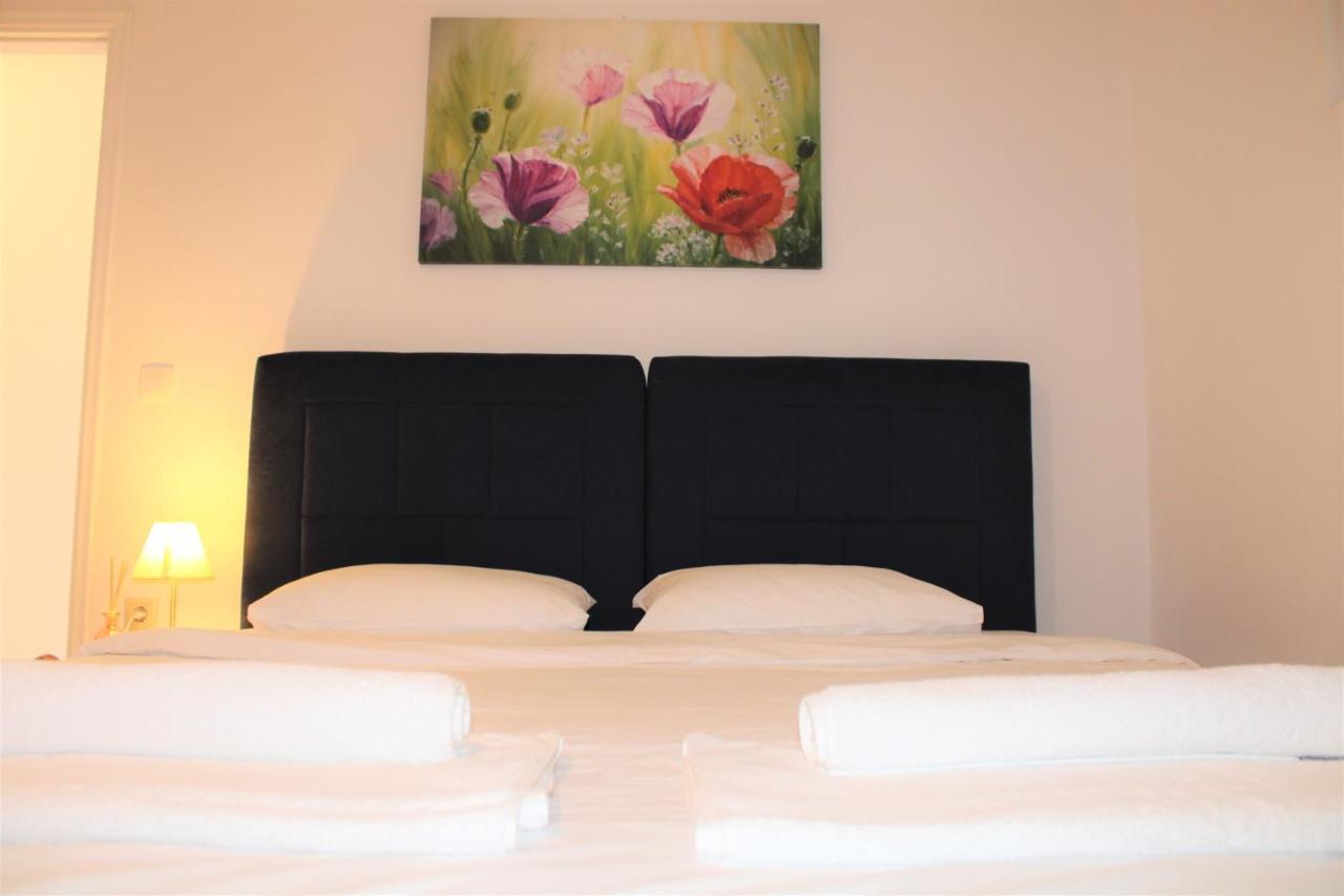 Kalamaki Plaza Apartments Bagian luar foto