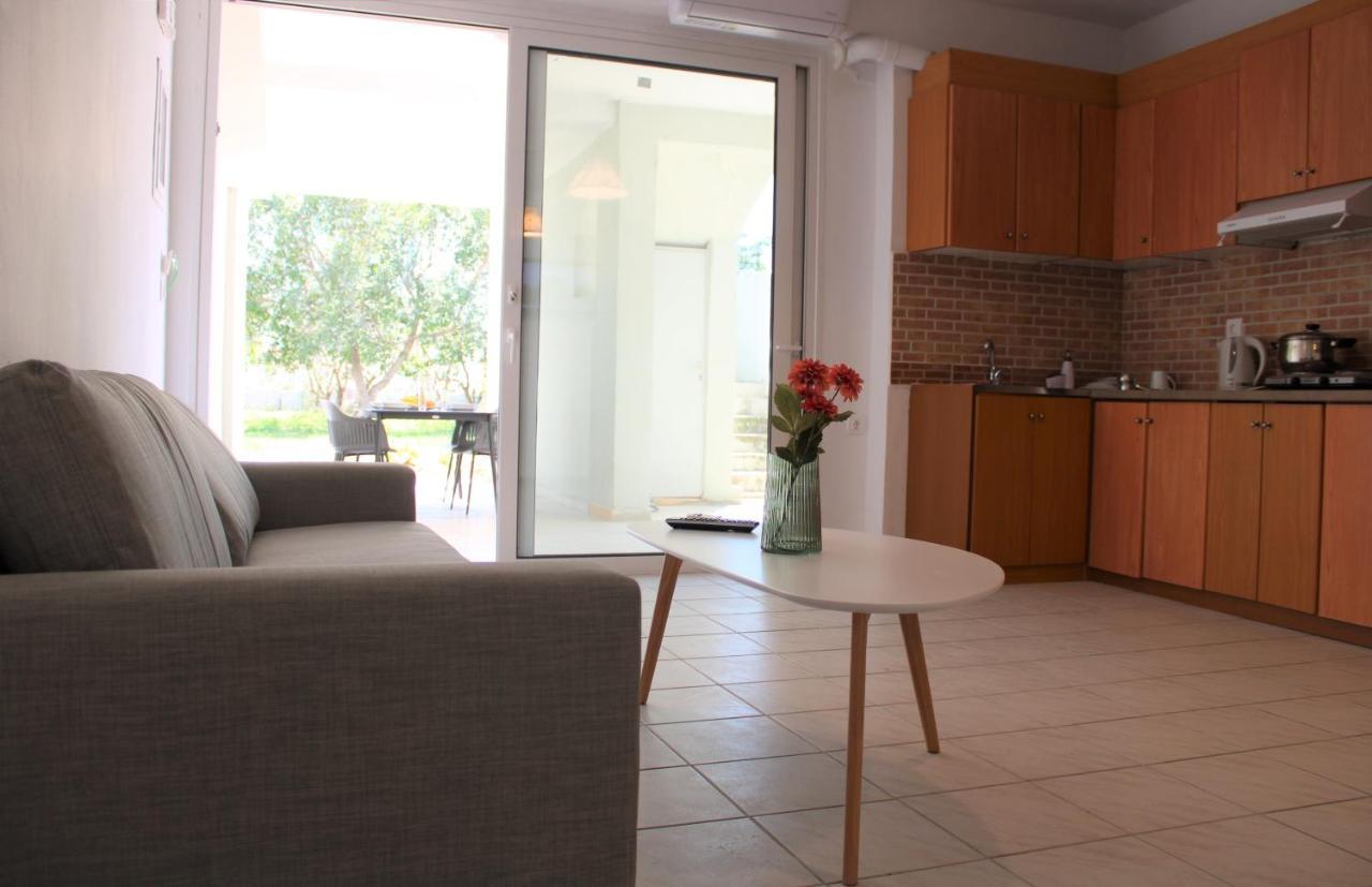Kalamaki Plaza Apartments Bagian luar foto