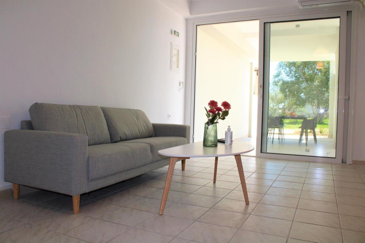 Kalamaki Plaza Apartments Bagian luar foto